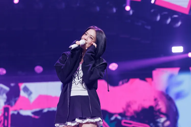 安俞真秀出腹肌大跳，終於不用在坐著表演，直呼「可以跳舞很棒」。Live Nation Taiwan提供