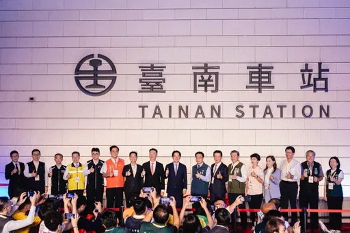 台南車站新站揭牌！融入赤崁樓、孔廟設計　10/18第一階段通車