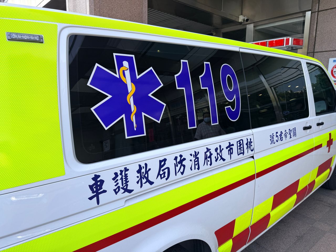 停車場一聲槍響!花蓮36歲警停車場疑自戕 送醫不治