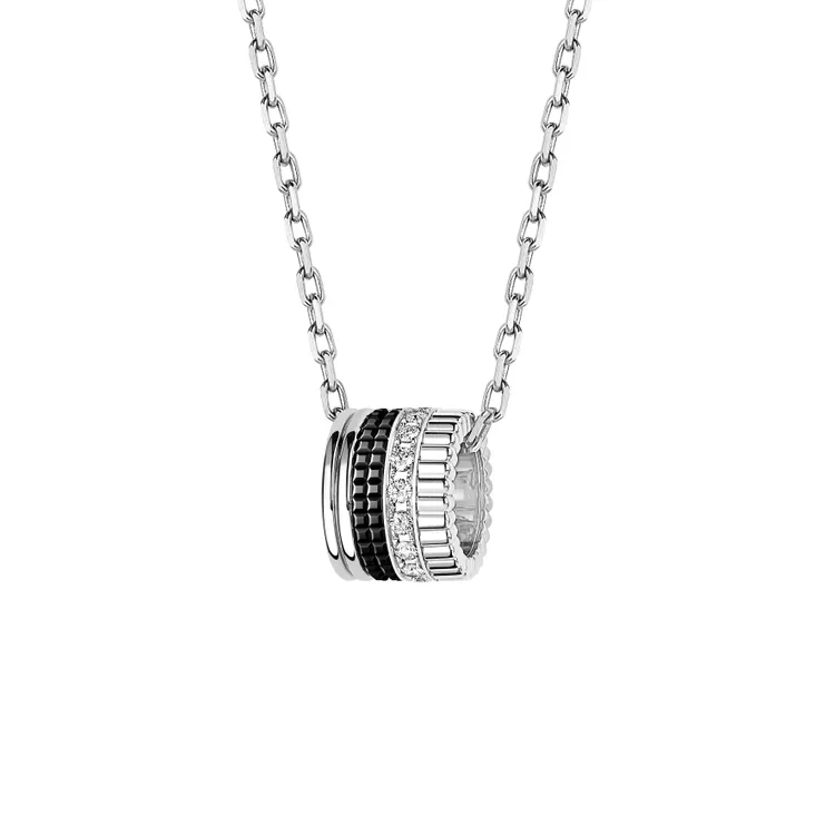 Boucheron Quatre Black系列項鍊。品牌提供