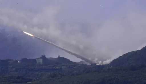 200多枚火箭齊射！陸軍雷霆2000操演今登場　場面震撼