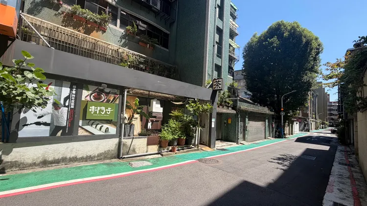 網友形容師大到東門這一帶的房子雖老舊，卻「很明顯都有好好打理」。施養正攝