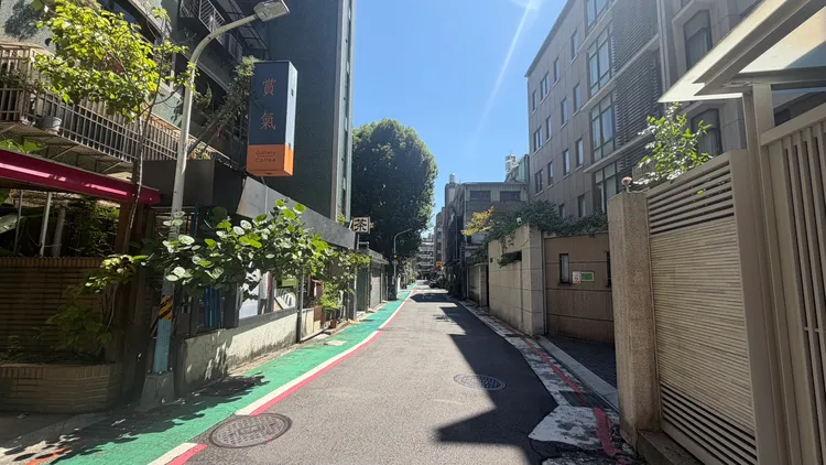 網友形容師大到東門這一帶的房子雖老舊，卻「很明顯都有好好打理」。施養正攝
