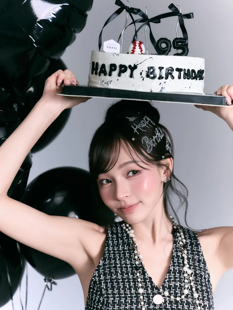 林襄開心秀棒球造型生日蛋糕。翻攝林襄IG