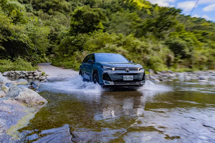 CITROËN旗下C5 AIRCROSS及BERLINGO主打不同車室與空間機能，9月底前入主指定車款可享相關購車優惠。業者提供