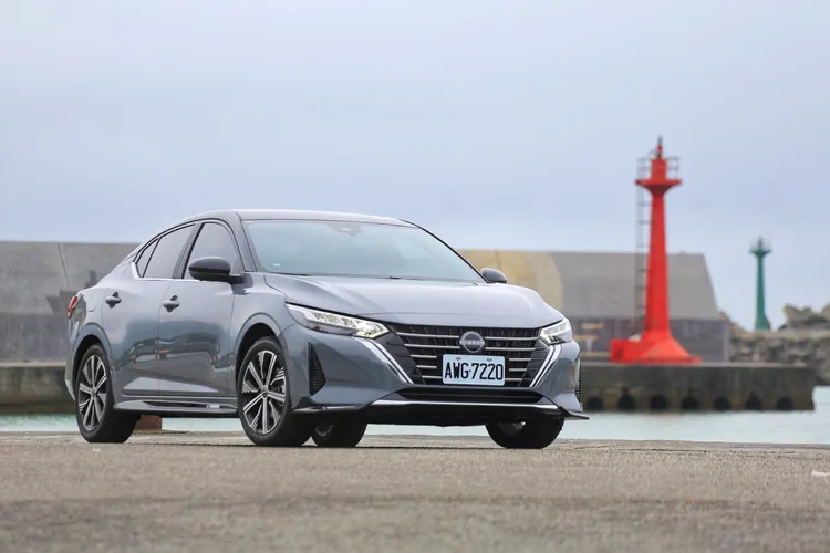 SENTRA配置ProPILOT智行安全系統，整合LKA車道維持輔助與ICC智慧型全速域定速控制，提供駕駛輔助功能。林浩昇攝