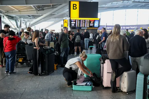 航空系統出包英國航班大亂　旅客怨「像被困在惡魔島」