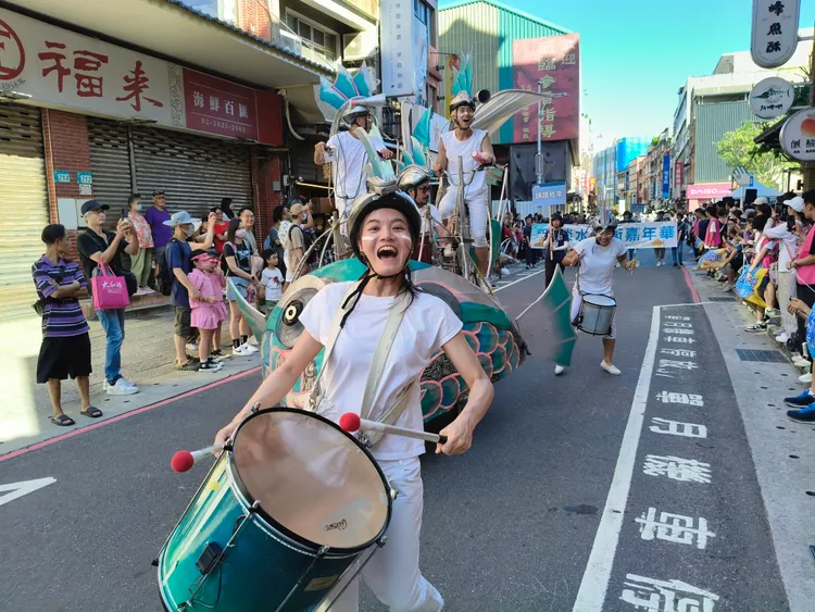 淡水「橋好幸福」不只看表演！限量幸福袋＋淡水四喜，10/3一次帶回家。公所提供