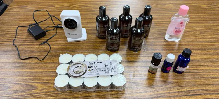 警方查扣精油等證物。翻攝畫面
