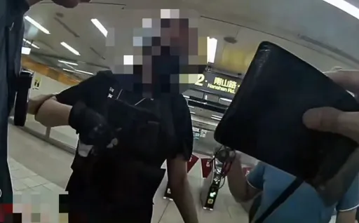 永安市場捷運站驚見「雙刀」！黑衣男背包藏2把露營刀　警連夜追查南勢角逮人