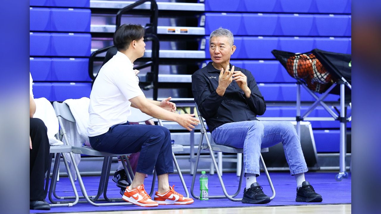 他可能教出2名NBA球員!韓球星李賢重父親率隊來台 首戰輸球怒訓球員