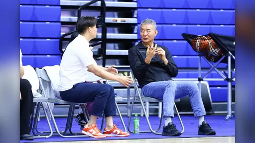 他可能教出2名NBA球員！韓球星李賢重父親率隊來台　首戰輸球怒訓球員