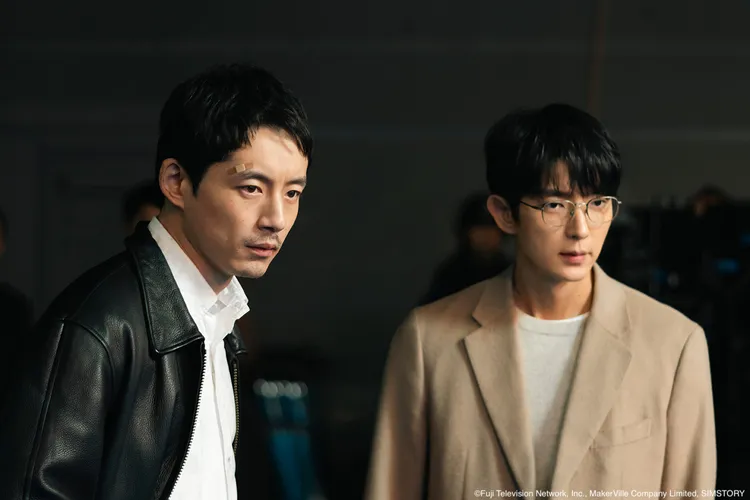 坂口健太郎（左）與李準基合作新劇《綁架遊戲 kiDnap GAME》，兩人在劇中為了各自最重要的人，並肩追查幕後黑手。Hami Video提供
