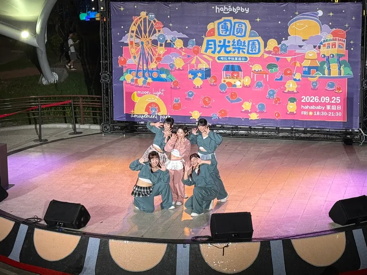二伯唱跳表演。讀者提供