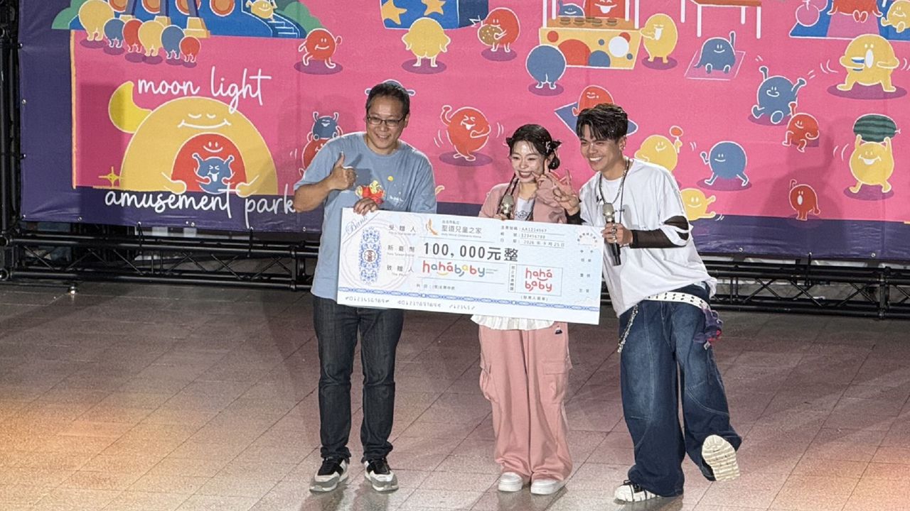 蔡阿嘎二伯抄襲風波後首公開現身 被問爭議只露笑
