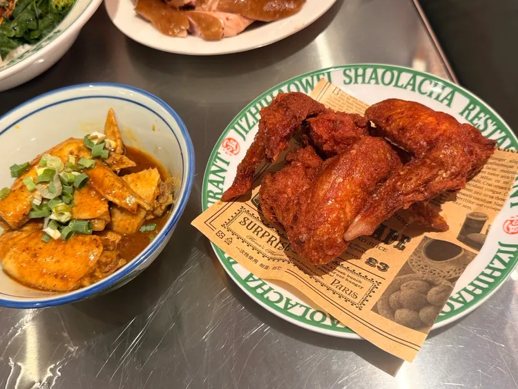 咖喱雞翅與南乳雞翅。陳揚盛攝