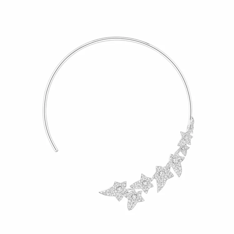 BOUCHERON Lierre de Paris常春藤系列項鍊，白金750材質，鑲嵌鑽石。品牌提供
