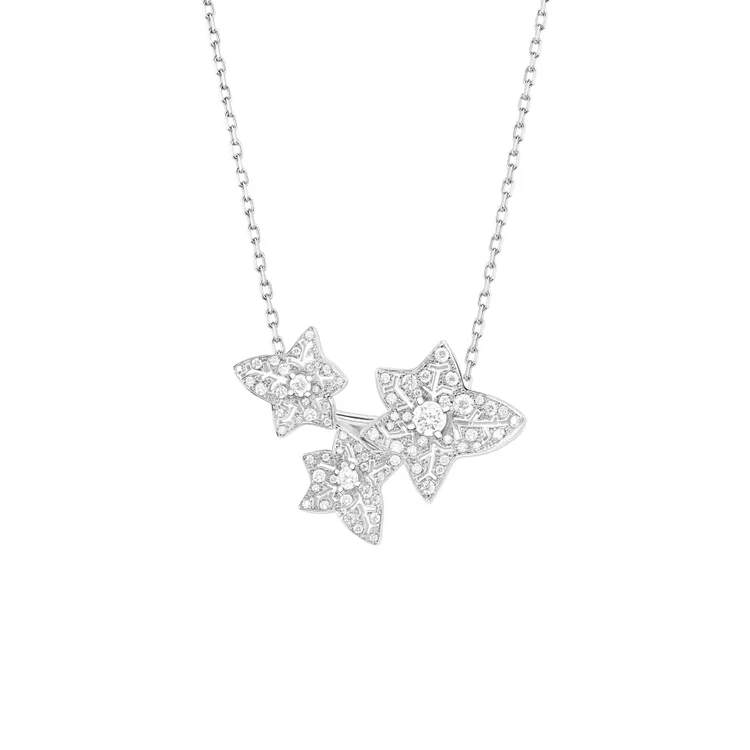 BOUCHERON Lierre de Paris常春藤系列項鍊，白金750材質，鑲嵌鑽石。品牌提供