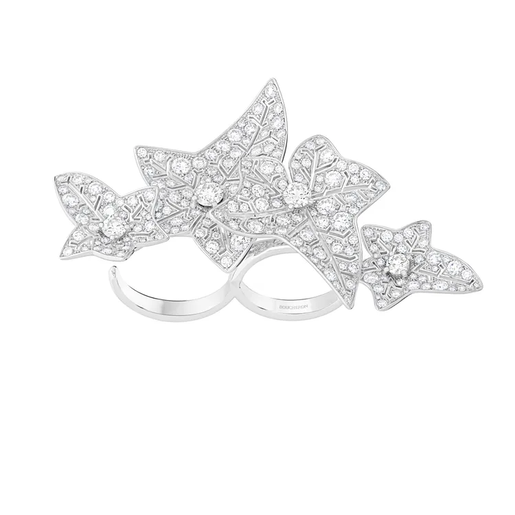 BOUCHERON Lierre de Paris常春藤系列戒指L號，白金750材質，鑲嵌鑽石。品牌提供