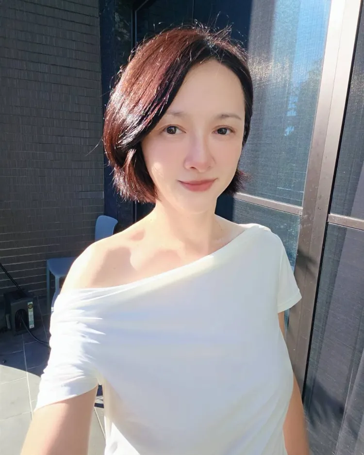 美女主播劉芯彤在社群平台發文，表達對學弟妹訴求的關心。翻攝劉芯彤臉書