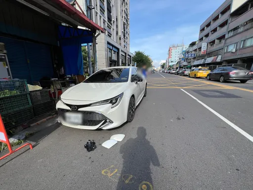 買早餐的分鐘片刻...愛車後照鏡就被擊落！男怒報警緝兇
