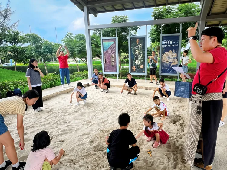 十三綠時尚永續市集推出「未來考古隊」沙坑發掘體驗。館方提供