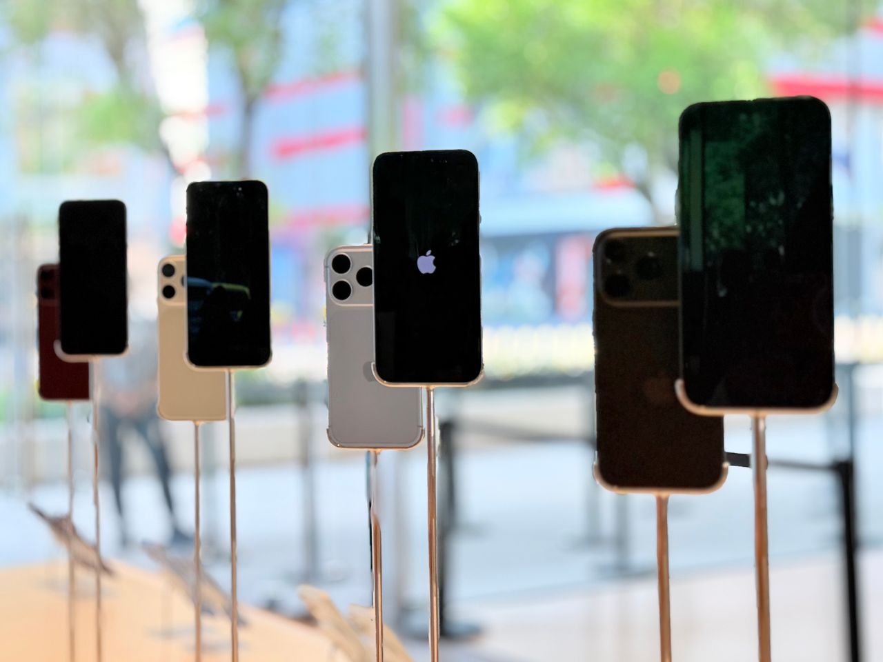 iPhone 18 Pro今開賣!頭香哥連4年搶第一