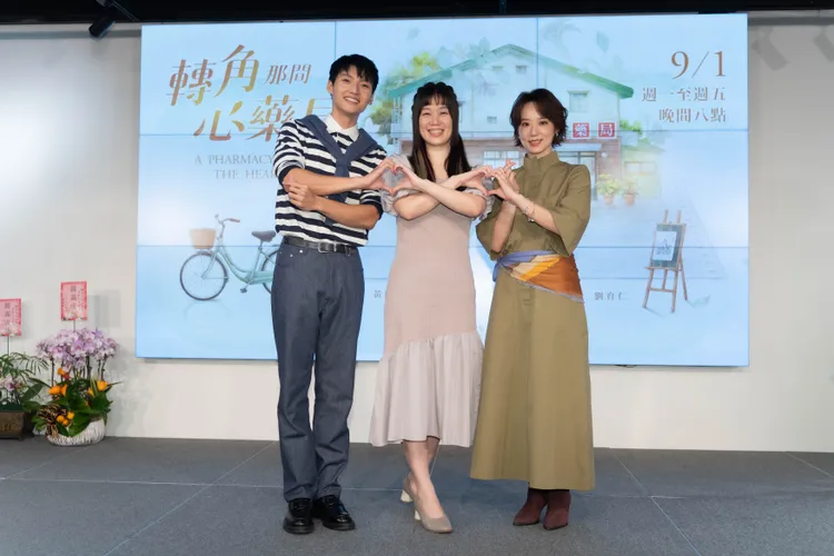 劉育仁（左綺）、許乃涵、林子熙飾演藥局三人組。大愛提供