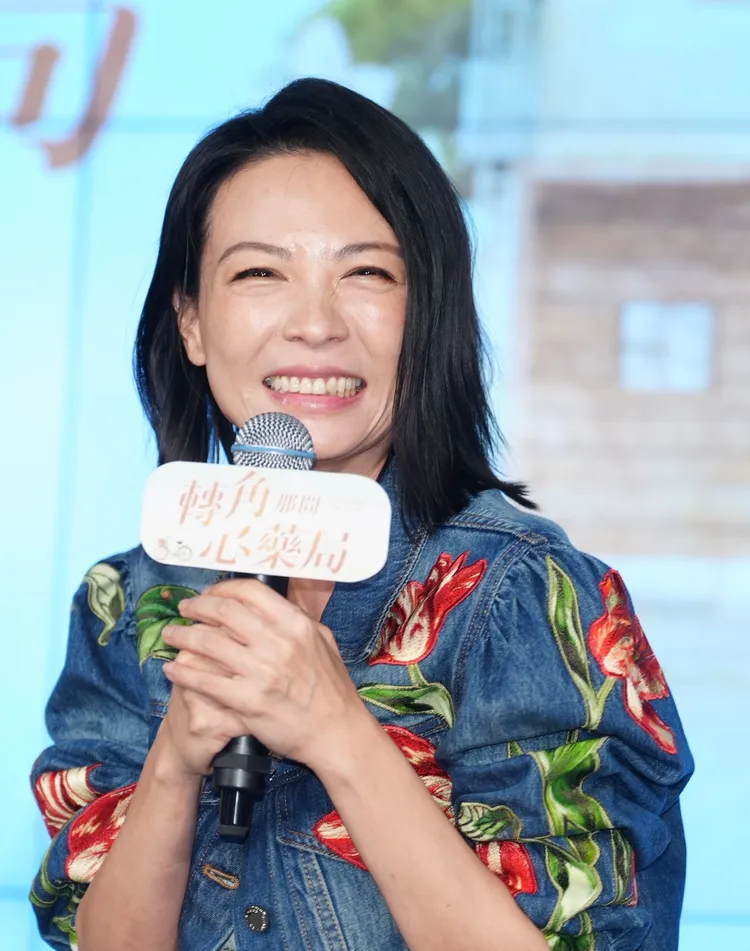 陳孝萱覺得最大的考驗就是在炎熱的八月拍戲。彭欣偉攝