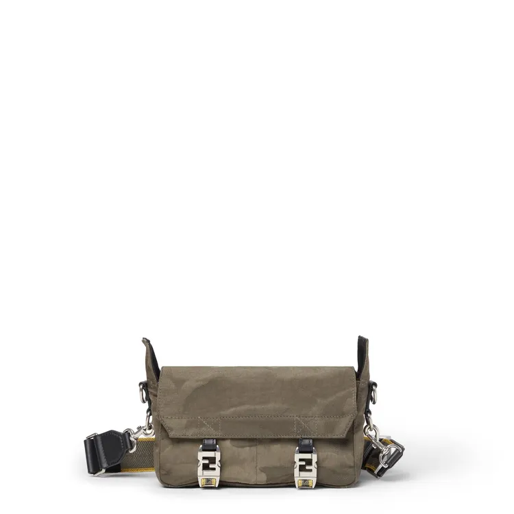 FENDI Flow Small包款，8萬9400元。品牌提供