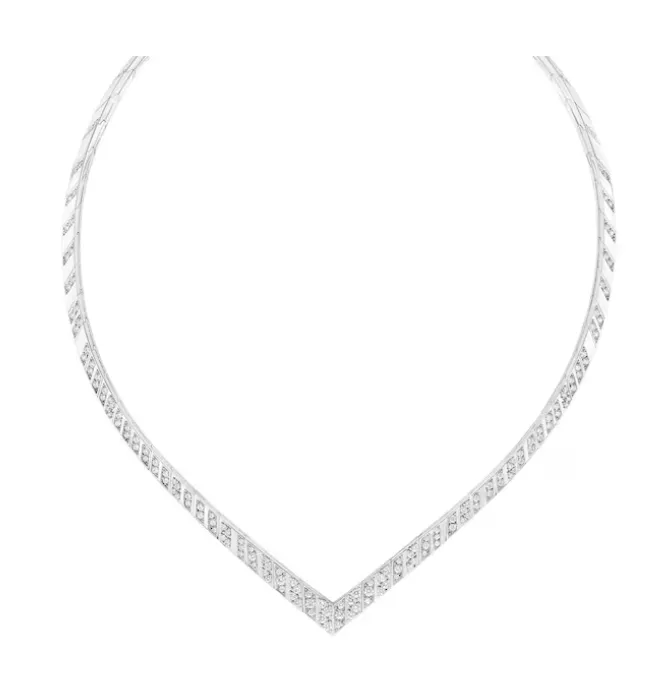 Chaumet Joséphine Aigrette 18K白金項鍊，鑲嵌明亮式切割鑽石，價格店洽。品牌提供