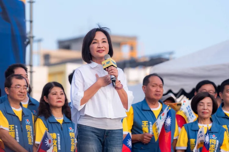 賴瑞隆自比龍捲風，柯志恩諷「留下的都是破壞」。柯志恩競總提供