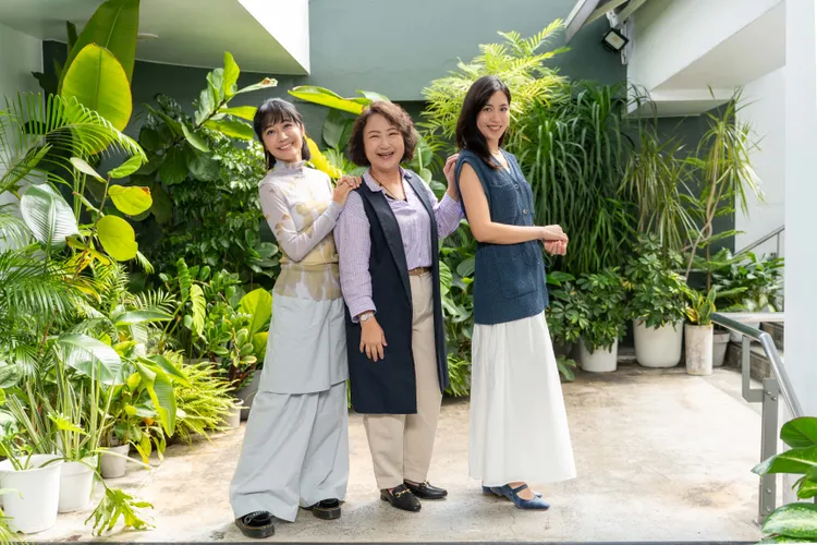 陳婉婷（左起）、廖梨伶、張家慧共同為戲宣傳。大愛提供