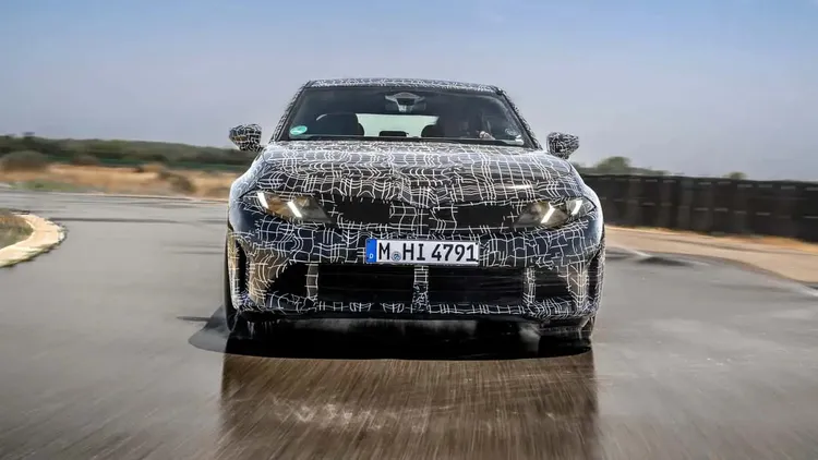 BMW目前已進入新世代3 Series的最終測試階段，M350 xDrive將成為新車系中的高性能M Performance版本，正式上市時間則有待BMW後續公布。原廠照片