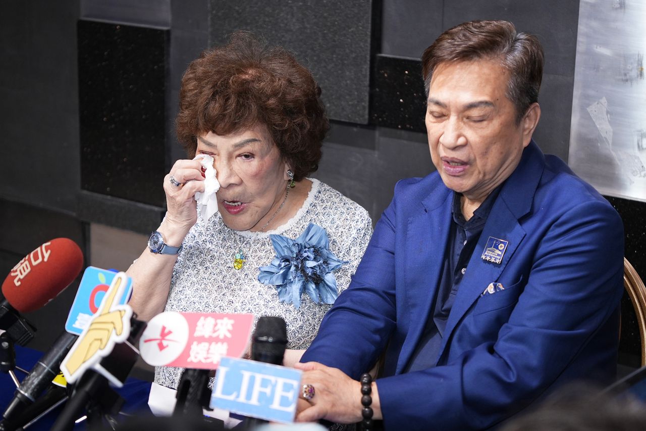 獨家|藍琪生前念著恩人!周遊一手提拔 收死訊痛哭揭她罹癌