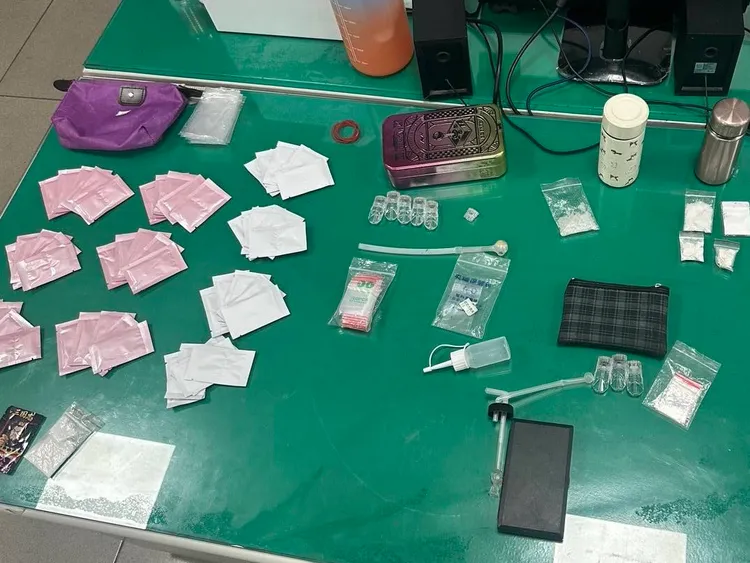 潮州警方追了40公里，才將嫌犯攔停，當場起出多項毒品。翻攝畫面