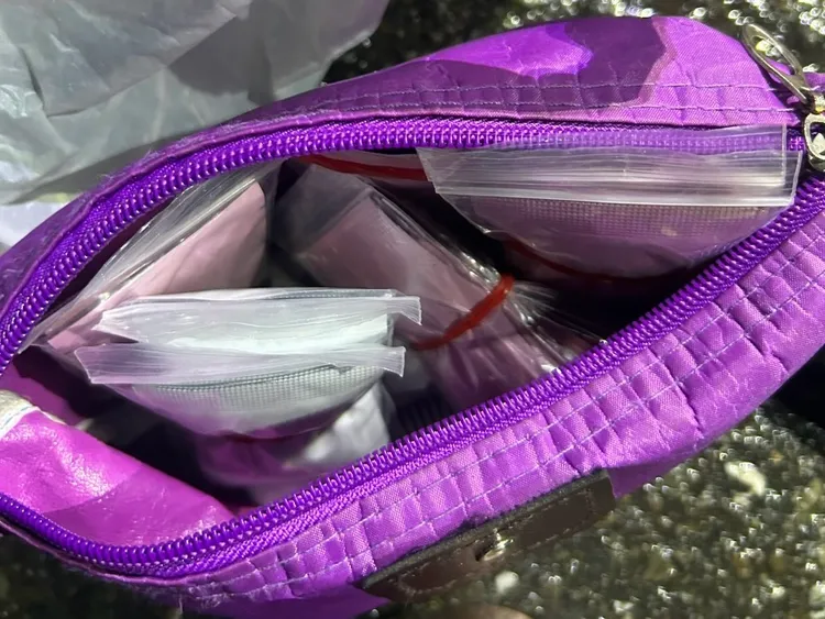 潮州警方追了40公里，才將嫌犯攔停，當場起出多項毒品。翻攝畫面