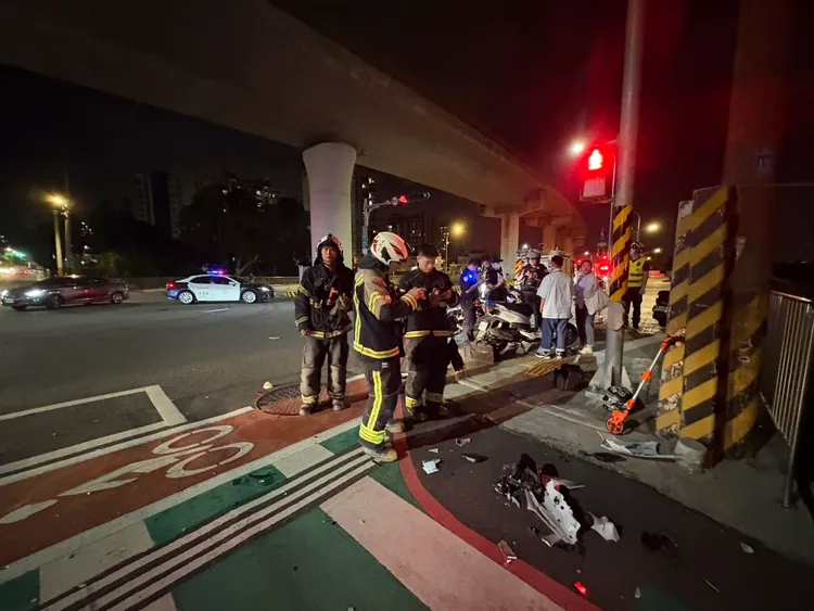 車禍現場救護。桃園市消防局提供