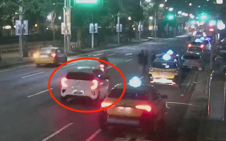邱軍日前駕駛白色自小客撞死計程車運將。翻攝照片