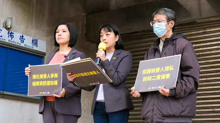 王婉諭陪同被害人家屬楊爸爸，針對現行《少年事件處理法》提出4大改革訴求。王婉諭臉書