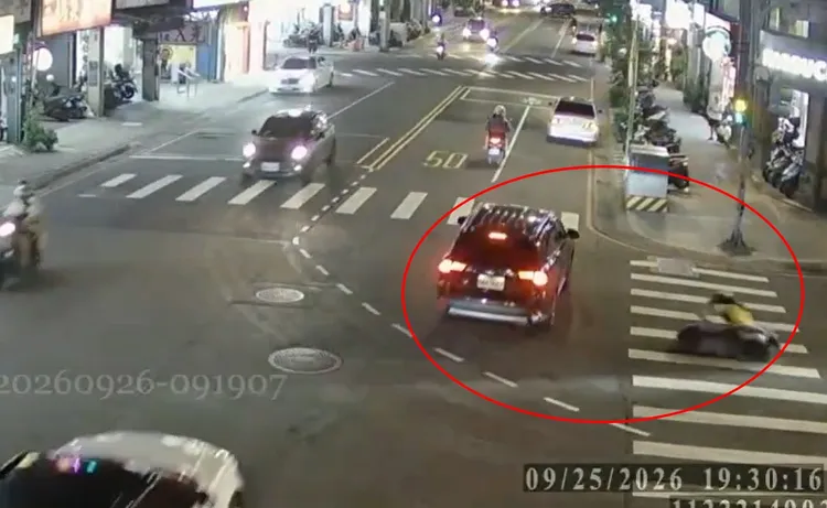小客車神助攻，間接害彭男摔車。翻攝畫面