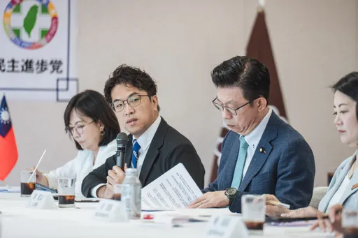 在日本穿防彈衣被蔣萬安酸　沈伯洋：無法掌握蔣「問A答B」邏輯