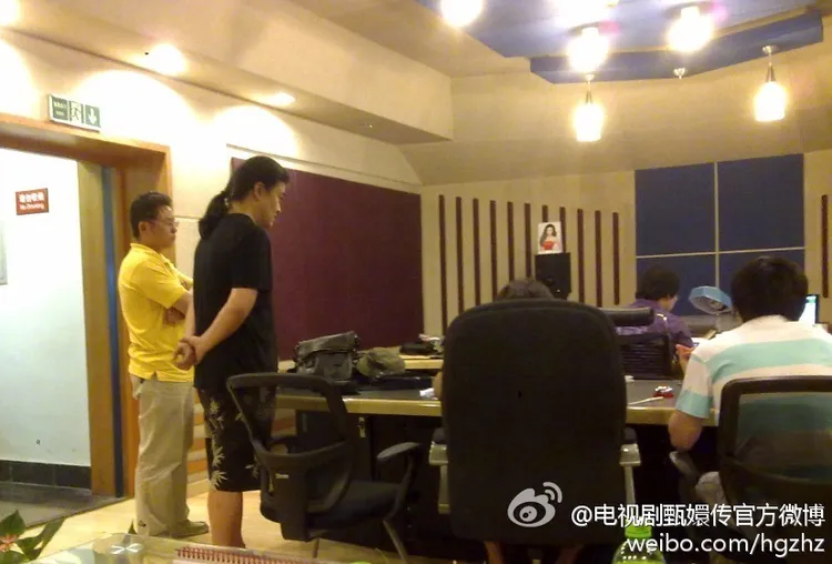 2011年劉歡（左二）在錄音棚製作《後宮甄嬛傳》配樂。翻攝甄嬛傳官微
