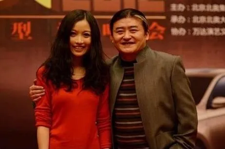 劉歡（右）創作《後宮甄嬛傳》配樂與歌曲，除了片尾曲由他自己演唱，其餘皆由姚貝娜演唱。翻攝姚貝娜微博