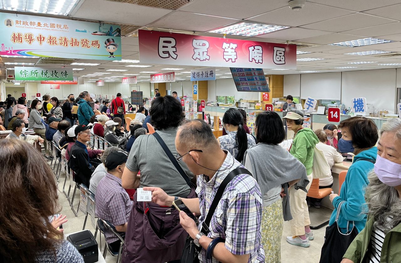 台灣稅務員近8成是女性 每人平均服務2583人