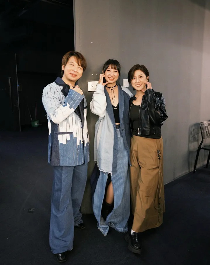 羅憶詩（右起）、瓊文、子慶在後台開心合影。Soundscape提供