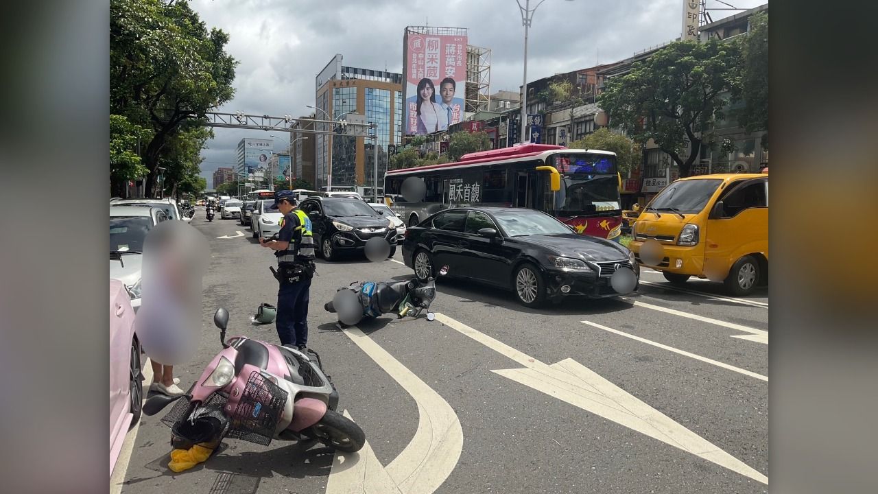 北市工程車倒車釀禍 波及3車、4人傷