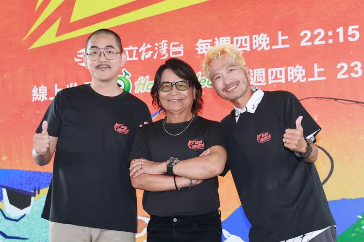 《寶島漁很大》強勢回歸，第一代主持人沈文程（中）、KID（右）昇及食魚料理達人ELI合體亮相。彭欣偉攝