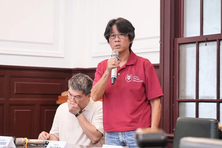 台師大前女足教練周台英之前在記者會上說明抽血案，並現身道歉。資料照片。彭欣偉攝