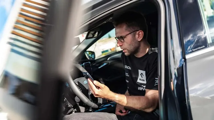 波蘭拉力車手Miko Marczyk駕駛A6 Sportback e-tron完成45小時續航挑戰，平均每100公里僅消耗7.09kWh。原廠照片